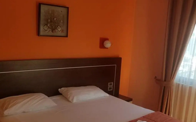 Lion Gate Hotel