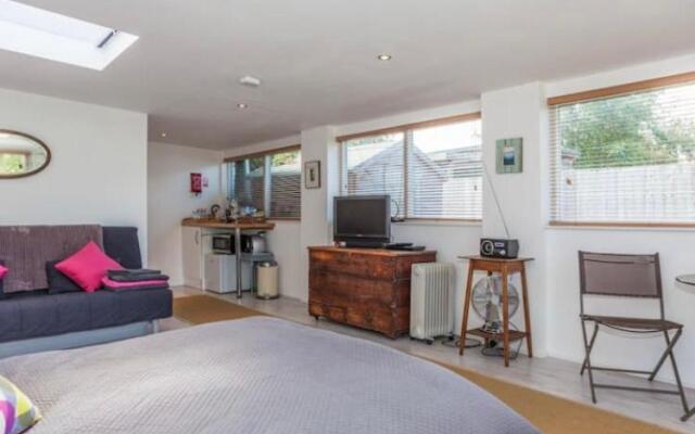 The Studio Christchurch B&B Luxury Garden Room