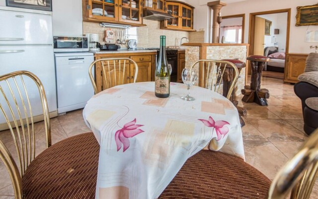 Nice Apartment in Rovanjska / Jasenice With 2 Bedrooms and Wifi