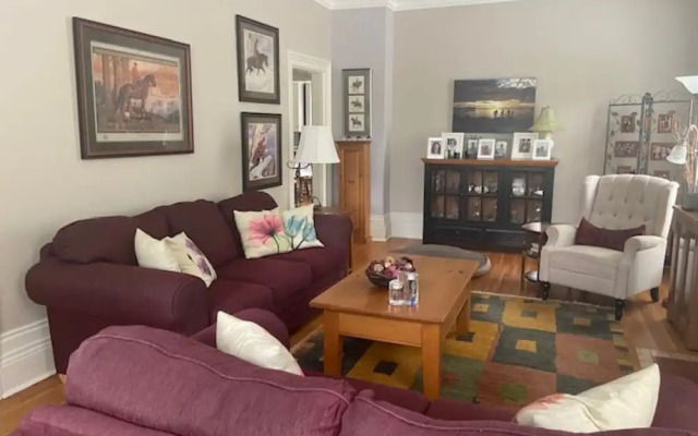 Cottage on Caledonia Bed & Breakfast