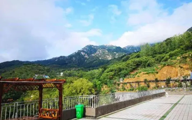 Monkey Mountain Villa Hotel