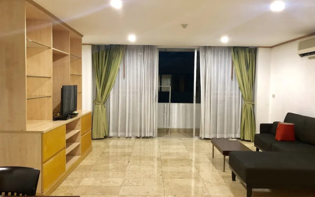 Twin Peaks Sukhumvit Suites