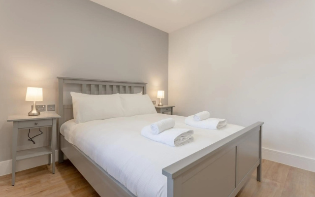 3 bedroom Luxury Apartment in Canary Wharf