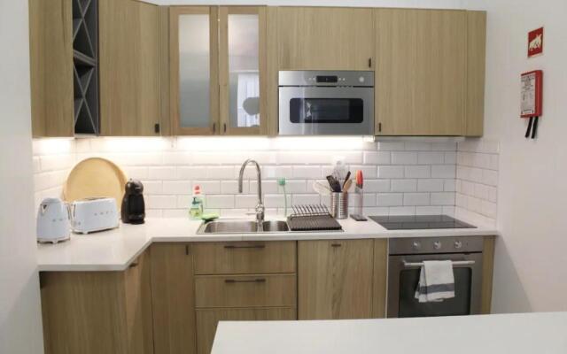 Beautiful 2BR high ceiling/50m from TimeOut market