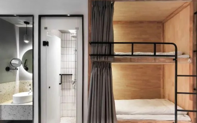 Roomix Hostel (Shanghai Jing'an Temple)