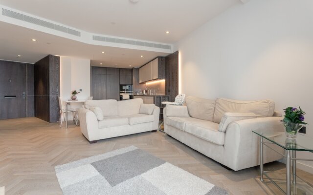 Incredible 1 Bedroom Penthouse with Balcony in Battersea