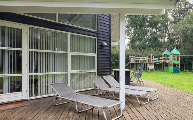 10 Person Holiday Home in Vaeggerlose