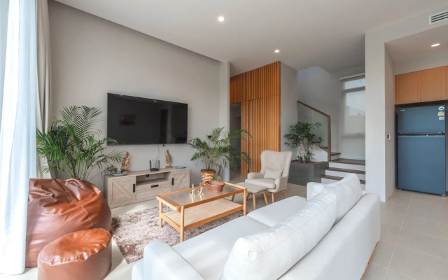 Modern 2-Level Pool Villa Long One A5