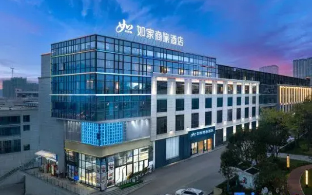Homeinn Selected Hotel (Zhaotong Zhenxiong Yilian International Trade City)