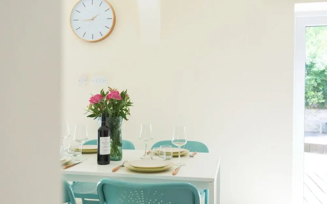 Platinum Apartment Mornington Crescent 9986