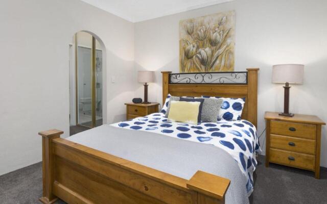 Lakeshore Apartments - Unit 6