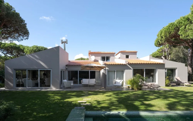Light Villa by Cadenzalux