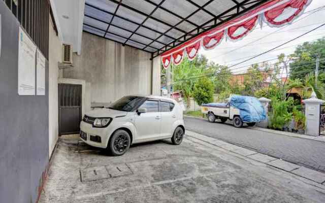 OYO 90477 Kedung Anyar Residence