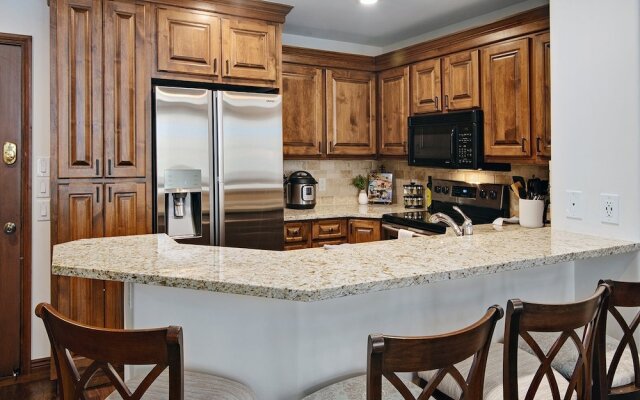 Arrowhead Village Condo - 206 Seasons Lodge