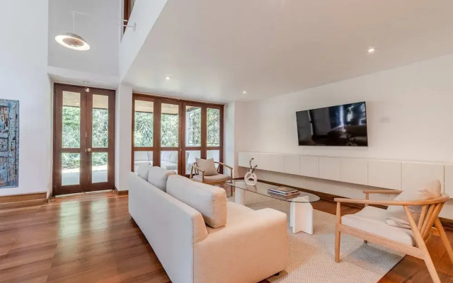 w Incredible 5BR House w Jacuzzi in El Poblado
