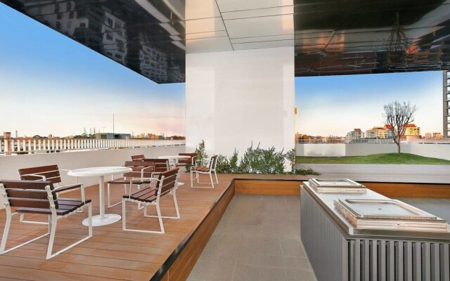 New Bright Apartment In Waterloo Near Park