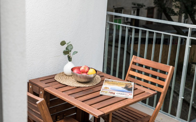 Prater Balcony Suite by ichbucheAT