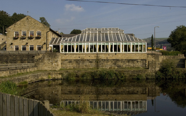 Premier Inn Halifax South