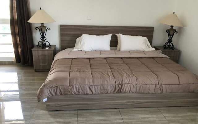 Akua Luxury Suite Sapphire Courts