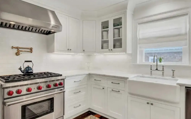 Be a Sullivans Local! 1307 Cove Avenue by Avantstay Pool + Outdoor Living