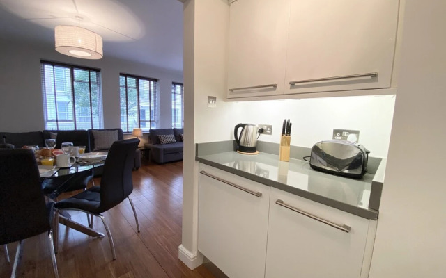 Apartment Next to Victoria Station