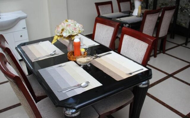 Lenana Hotel