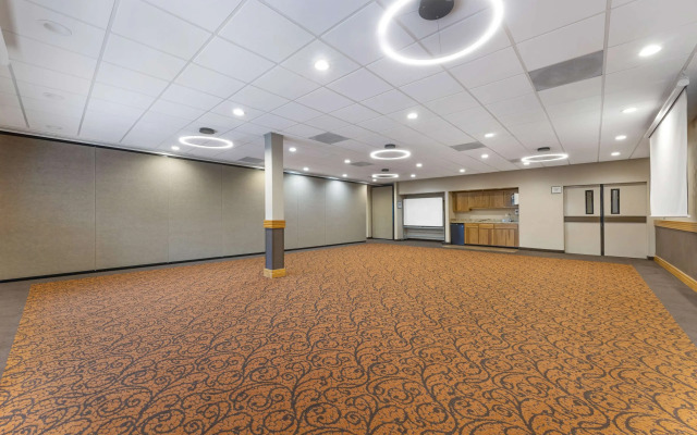 Best Western Plus Mill Creek Inn