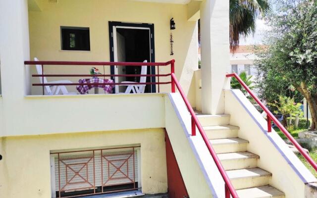 Sea View Maisonette in Chanioti, 40m from the Beach