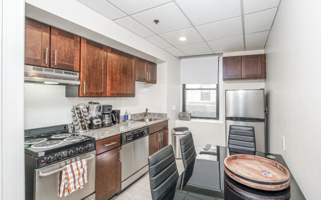 Beautiful Huge Studio + Train | Theatre District | Evonify