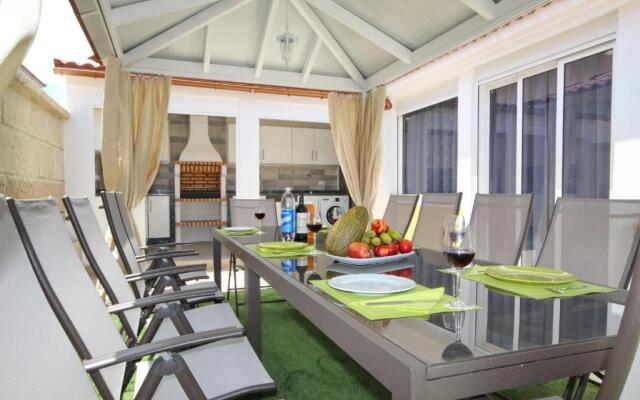 Amazing 5-bedroom villa in Costa Adeje