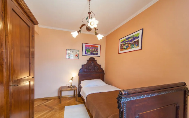 Amoret Apartments