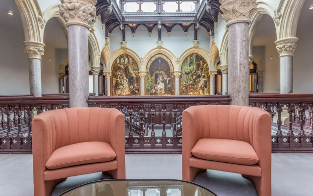 The Lucy Suite Stone Cross Mansion