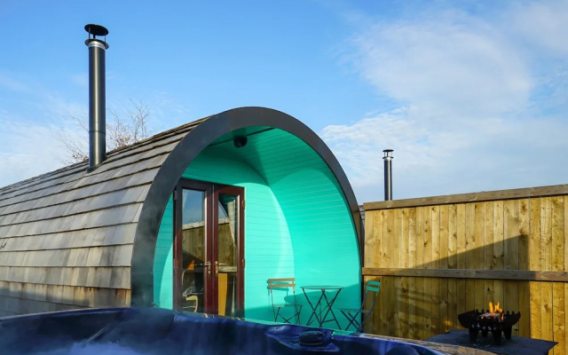 Deluxe Glamping Pod With Hot Tub in Frodsham