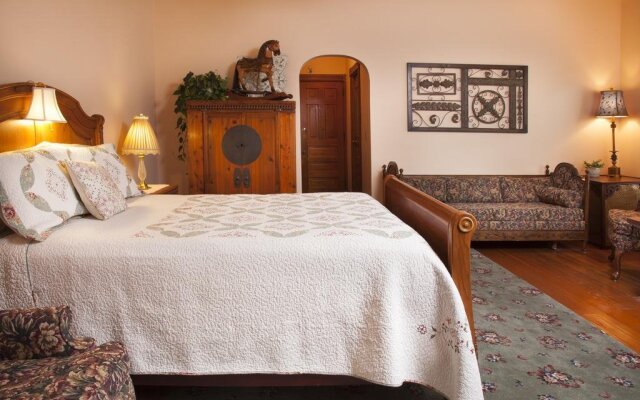 Historic Hutchinson House B&B