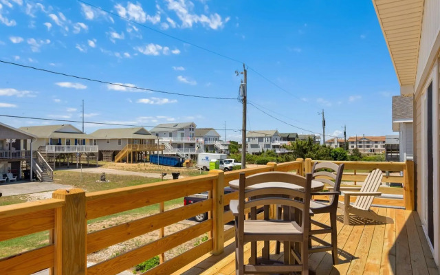 4122 - Blue White Haven