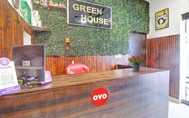 Oyo Flagship 80729 Green House
