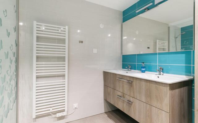 Majestic Holiday Home in Neubois with Private Pool