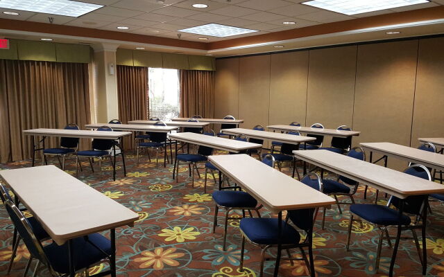 Holiday Inn Express Hotel & Suites Wilmington-University Ctr by IHG