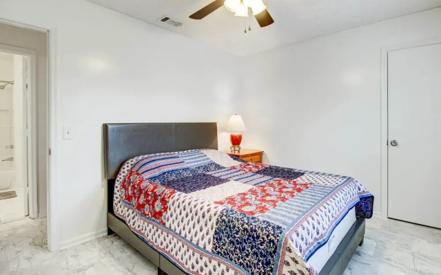 Peaceful Savannah Home - 11 Mi to Beaches!