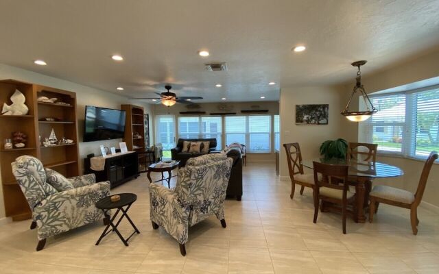 Crystal Sands & Seahorses Beach Villa