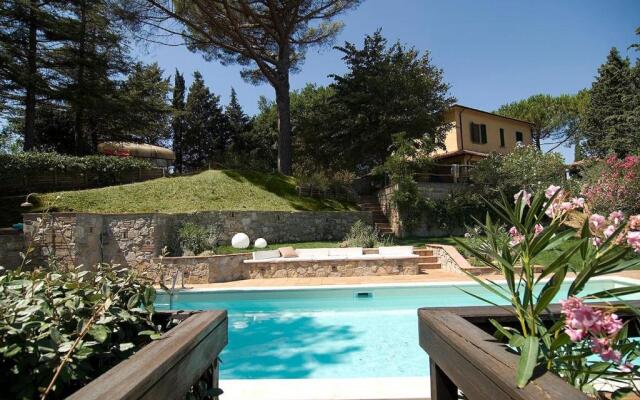 Stunning Country House overlooking Tuscany hills