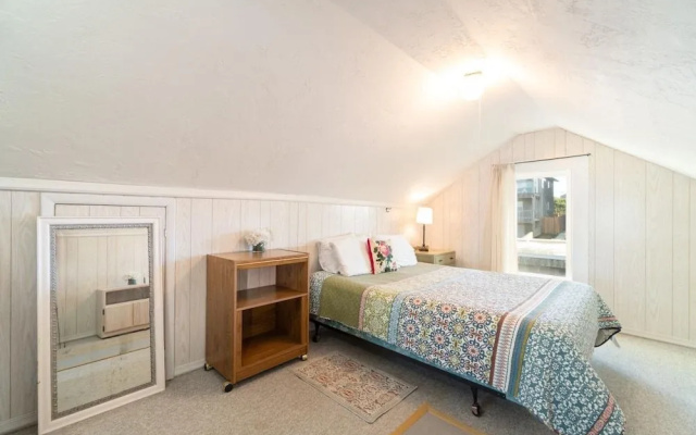 On The Beach 3 Br cottage by RedAwning