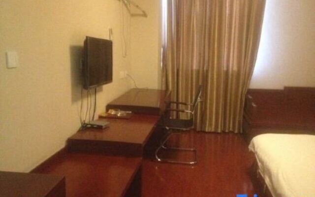 Yifeng Business Motel
