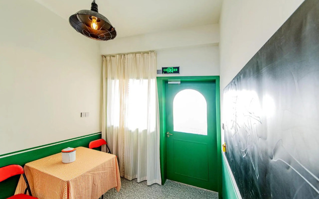 Locals Apartment House 40