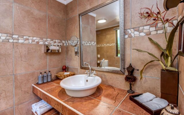 Sitatunga Guest Lodge & Transfers
