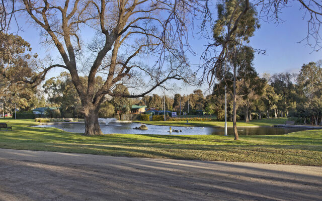 Melbourne's Princes Park Motor Inn