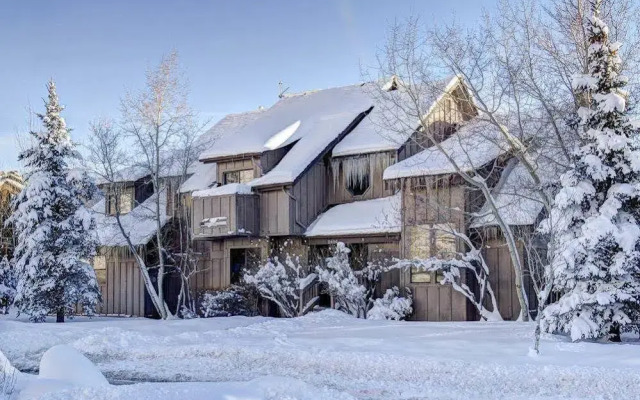 Solamere Drive Private Home by Alpine Ski Properties