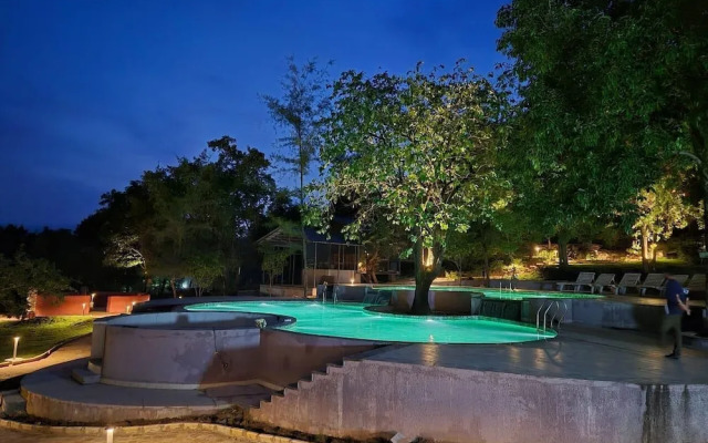 Citrus Prime Hill Queen Resort