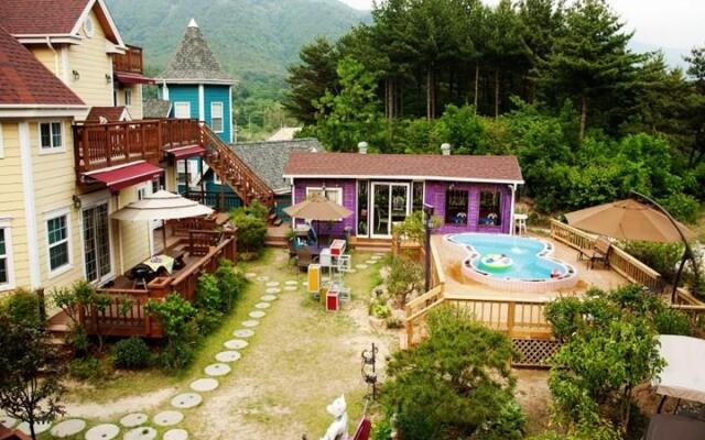 Art in olive pension