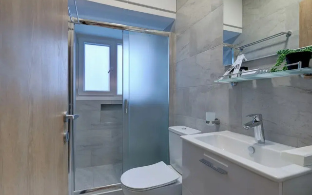 75 Prokymea- Steps From the Sea, Downtown, Balcony